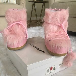 **CAPE ROBBIN** Pink Furry Moon Boots